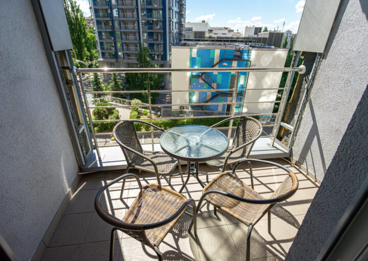 11 Copy of MAR05144